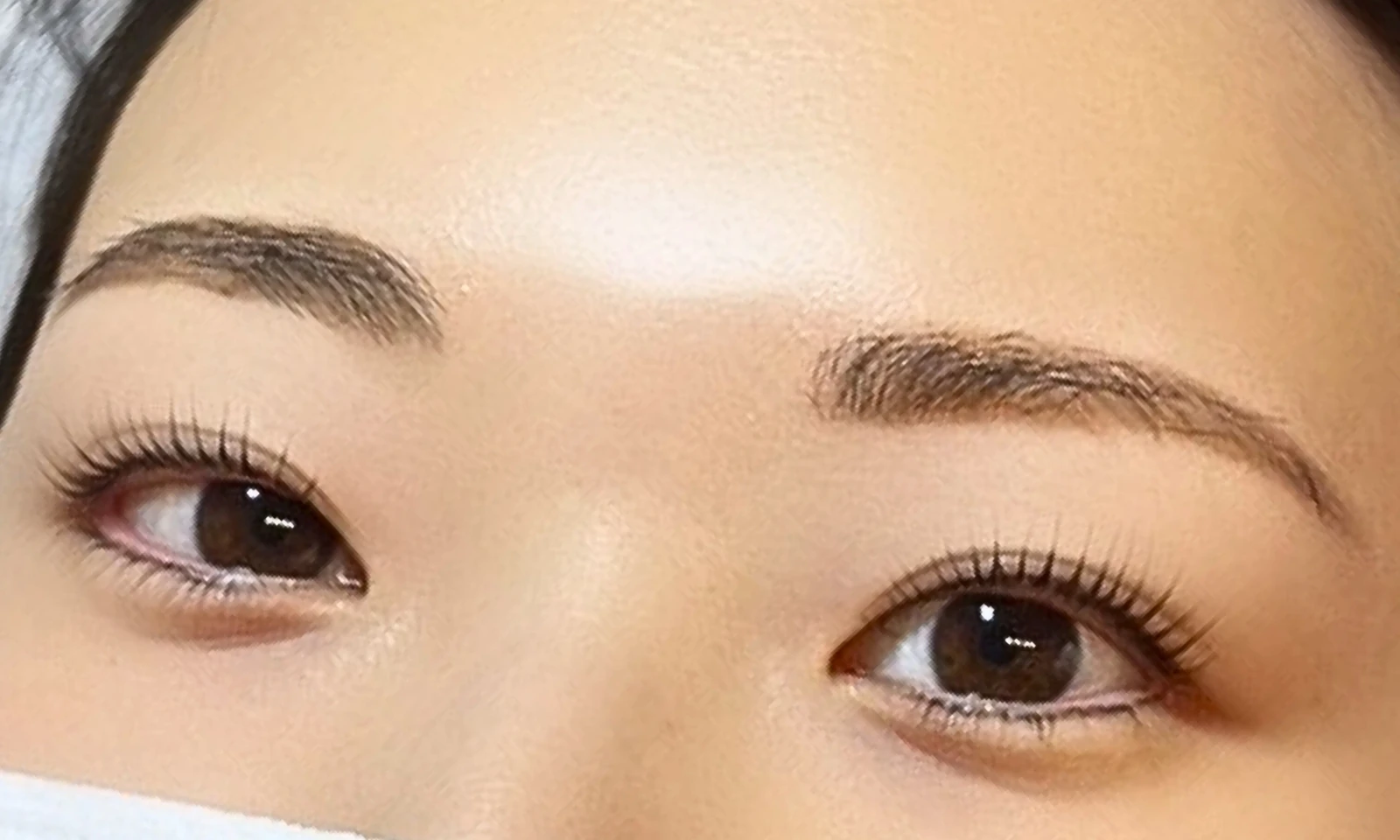 HBLで仕上げた眉のクローズアップ